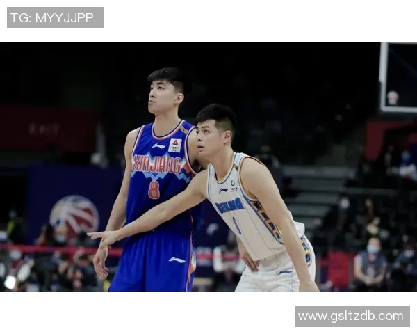 方硕的篮球之路：从青涩少年到职业赛场的辉煌历程与成长故事